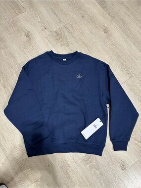 ALO Yoga Unisex Crewneck Sweatshirt in Navy